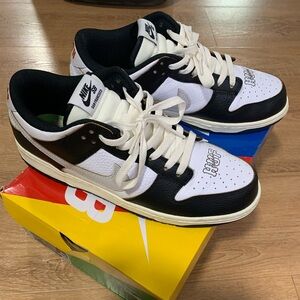 Men Nike SB Dunk Size 10.5 worn a few times still in good condition